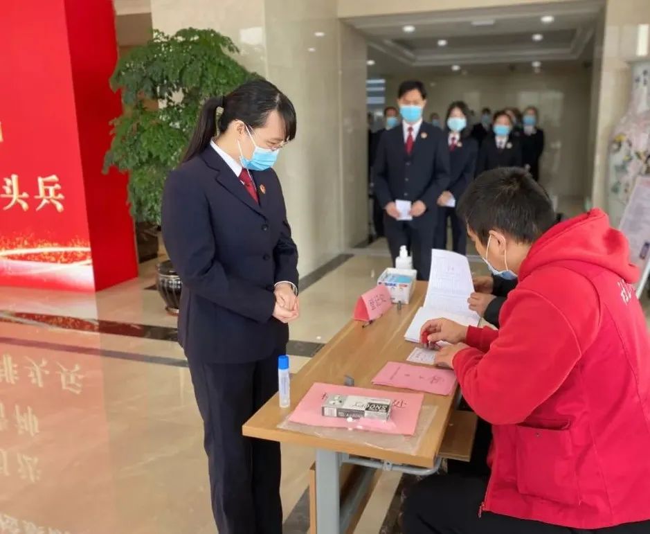 聚焦人大换届选举丨市检察院选民投出庄严一票