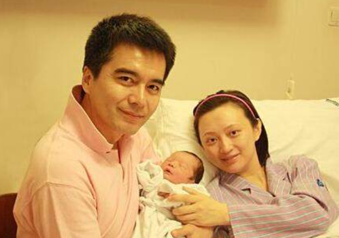 年龄不是问题！这些娱乐圈“老男人”，为何妻子越换越年轻？