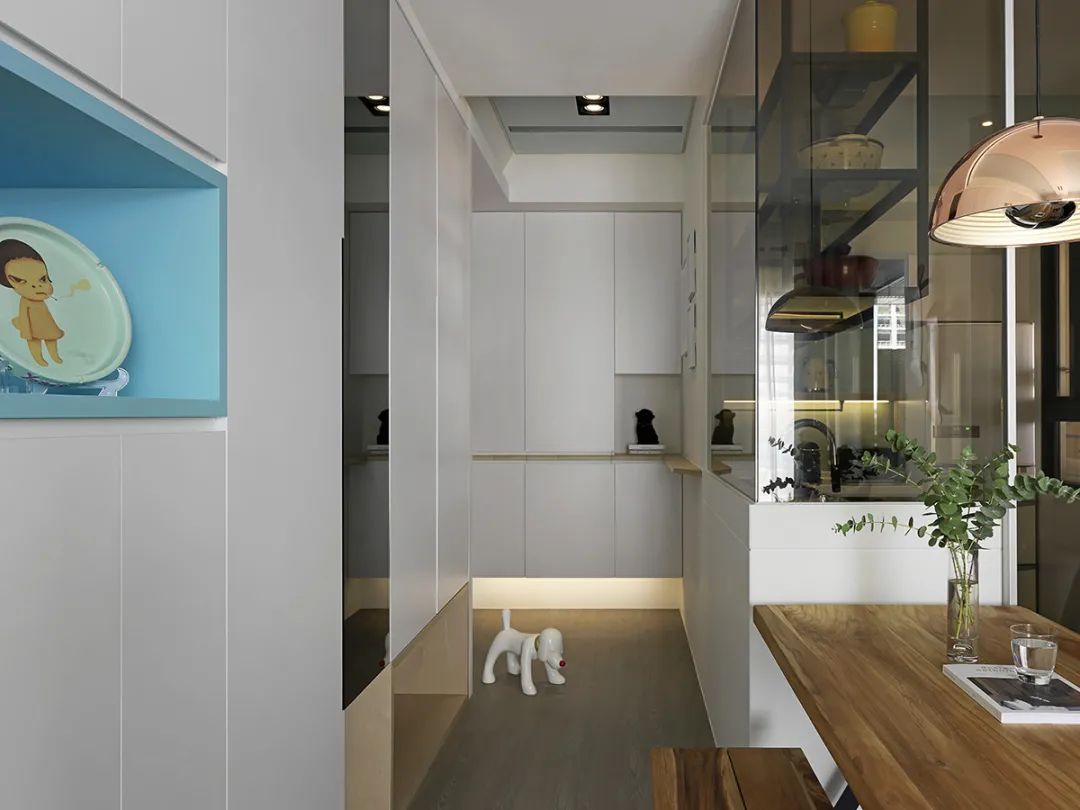 56平小户型设计，玻璃隔断加色彩运用，维系简洁且连贯的穿透视野