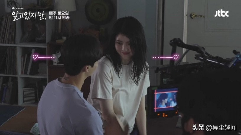韩剧高甜吻戏幕后！《僵尸校园》班长秀赫吻17次
