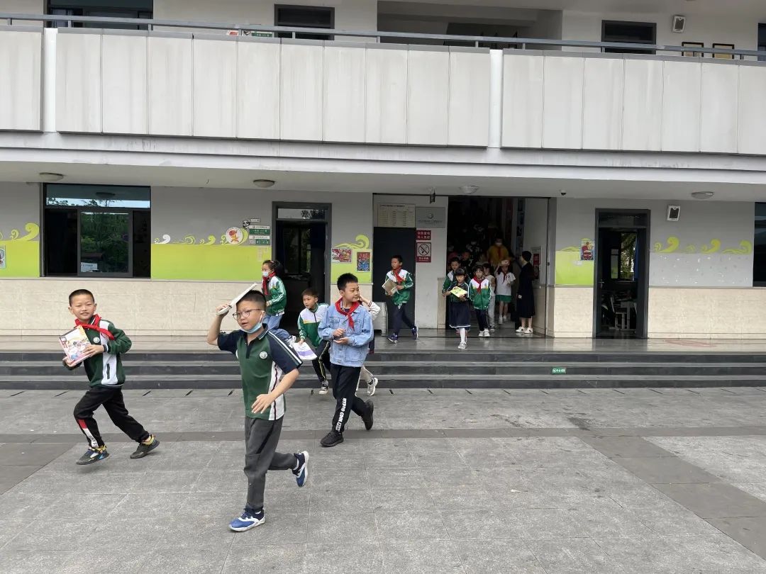 地震了 怎么办？|锦江小学师生教科书般的应急反应交出满意答卷