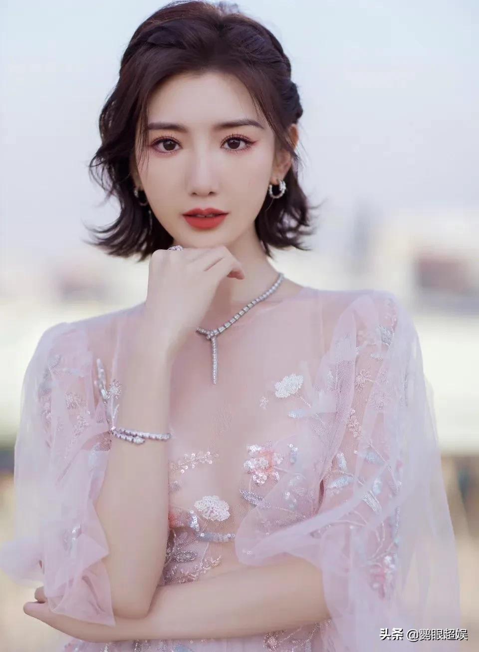 央视镜头下的毛晓彤，每一帧都是大片