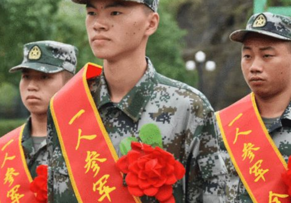 大学生当兵2年后，退役后能拿到多少“补助”？这个数字让人羡慕