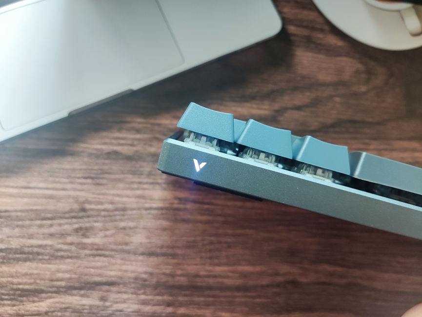 雷柏V700-8A多模无线游戏机械键盘：这才叫全能机械键盘