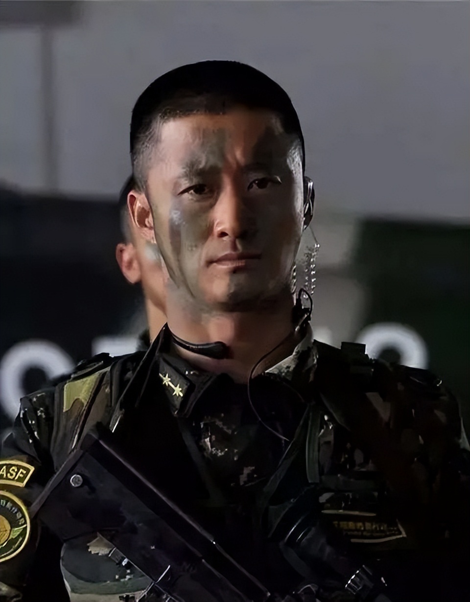 不够硬气别演“特种兵”！这12位男星告诉你，啥叫铮铮铁骨