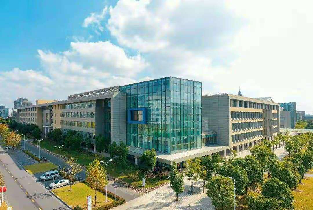 上海高校最大的“黑马”，如今成为双一流，录取分数线赶超985