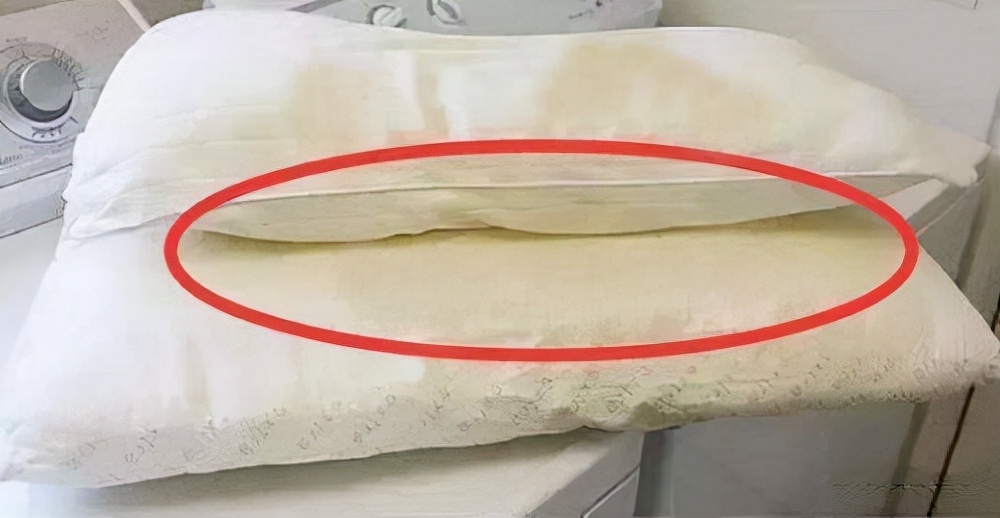 男人的枕頭為啥那麼容易黃？ 真是不講衛生？ 別被騙了
