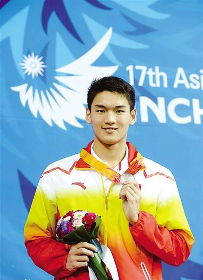 央视主持人王冰冰官宣恋情，祝福吧