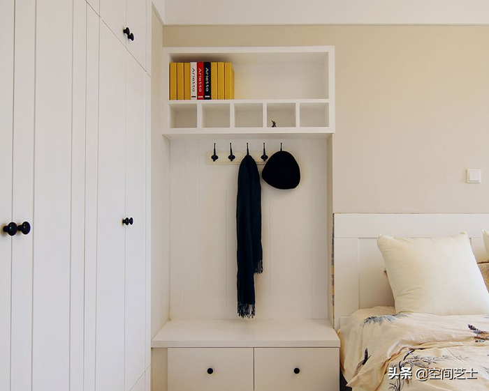 卧室床头柜，这样设计颜值高又不占空间，实用性更强，值得参考
