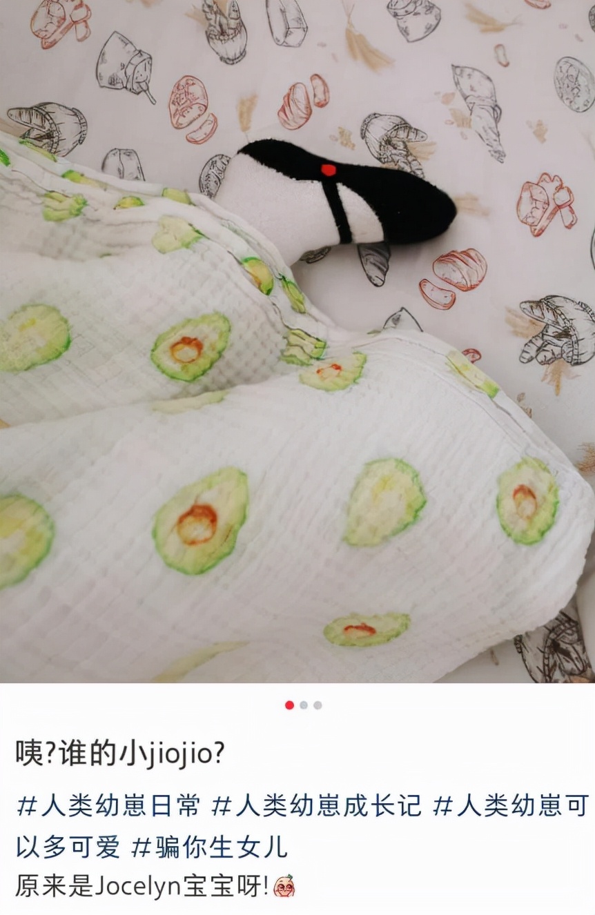 世界小姐张梓琳小女儿模样曝光，精致五官像混血，与姐姐​似​双胞胎