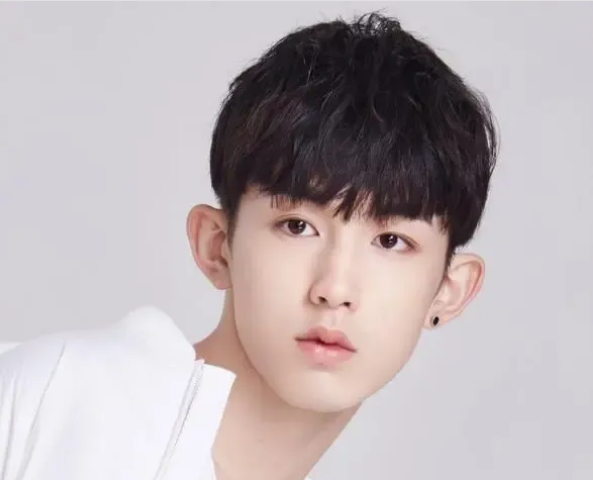 “龙须刘海”不要随便碰，颜值高的仙气飘飘，颜值低的秒变蟑螂精