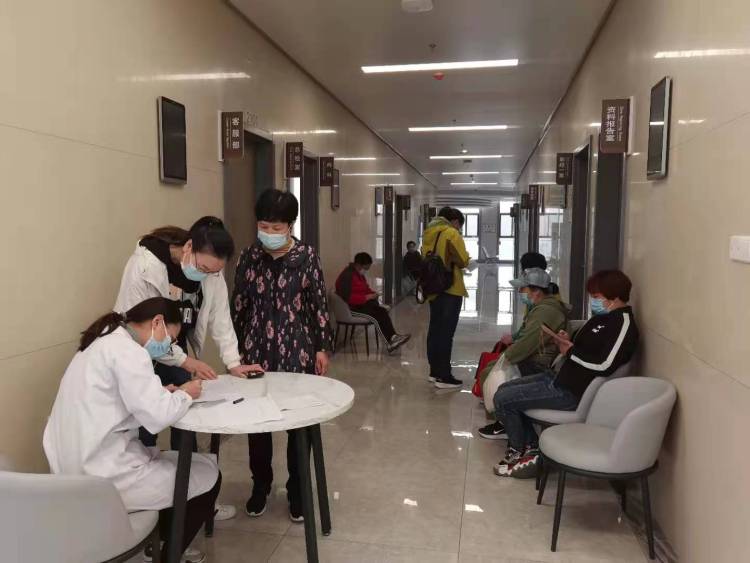 普查义诊寻病灶 名医专家助健康 全国名老中医药专家宋爱莉助力淄博市中医医院“粉红丝带月”义诊活动