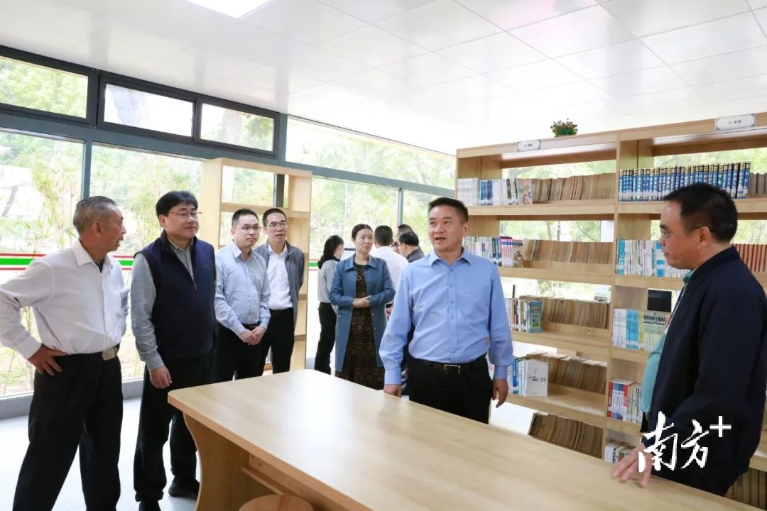 梅州平远中学举行增添智慧书屋揭牌(图3)