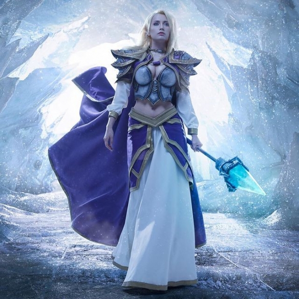 俄罗斯小姐姐COS《巫师3》叶奈法：性感蕾丝薄纱