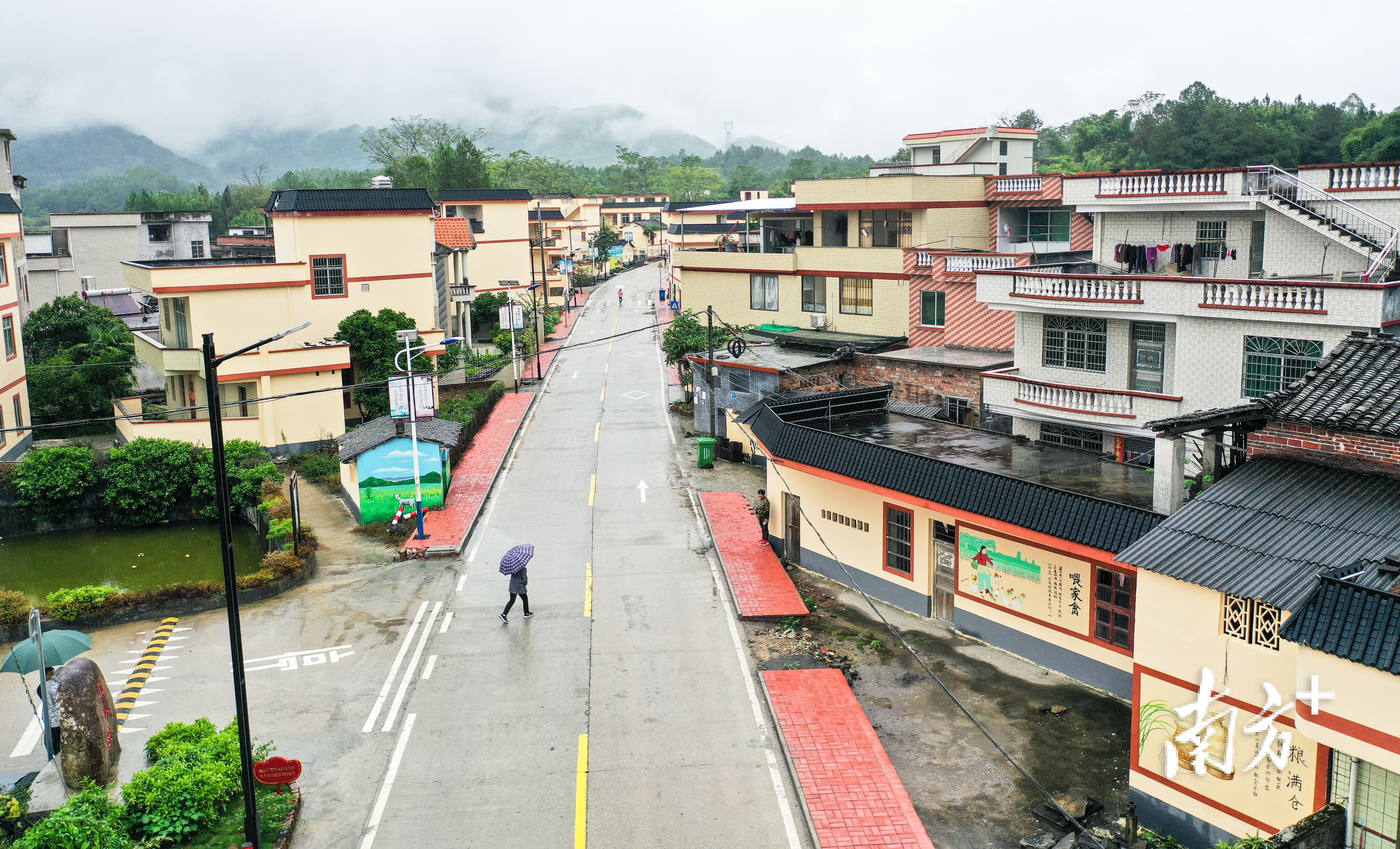 南方  曾亮超 拍摄环绕在群山中的连南三江镇金坑村.