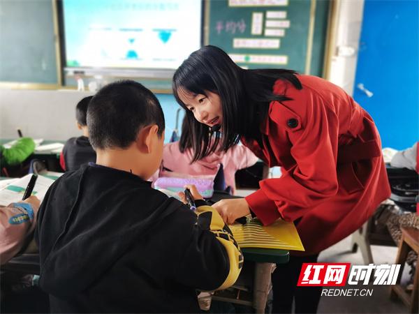 隆回縣周旺中心小學(xué)同課異構(gòu)展風(fēng)采(圖1)