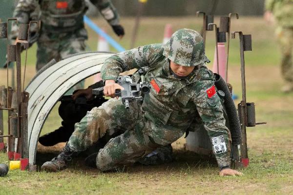 从“枪王”到“钢钉连长”，揭秘英雄部队连长的“进化论”