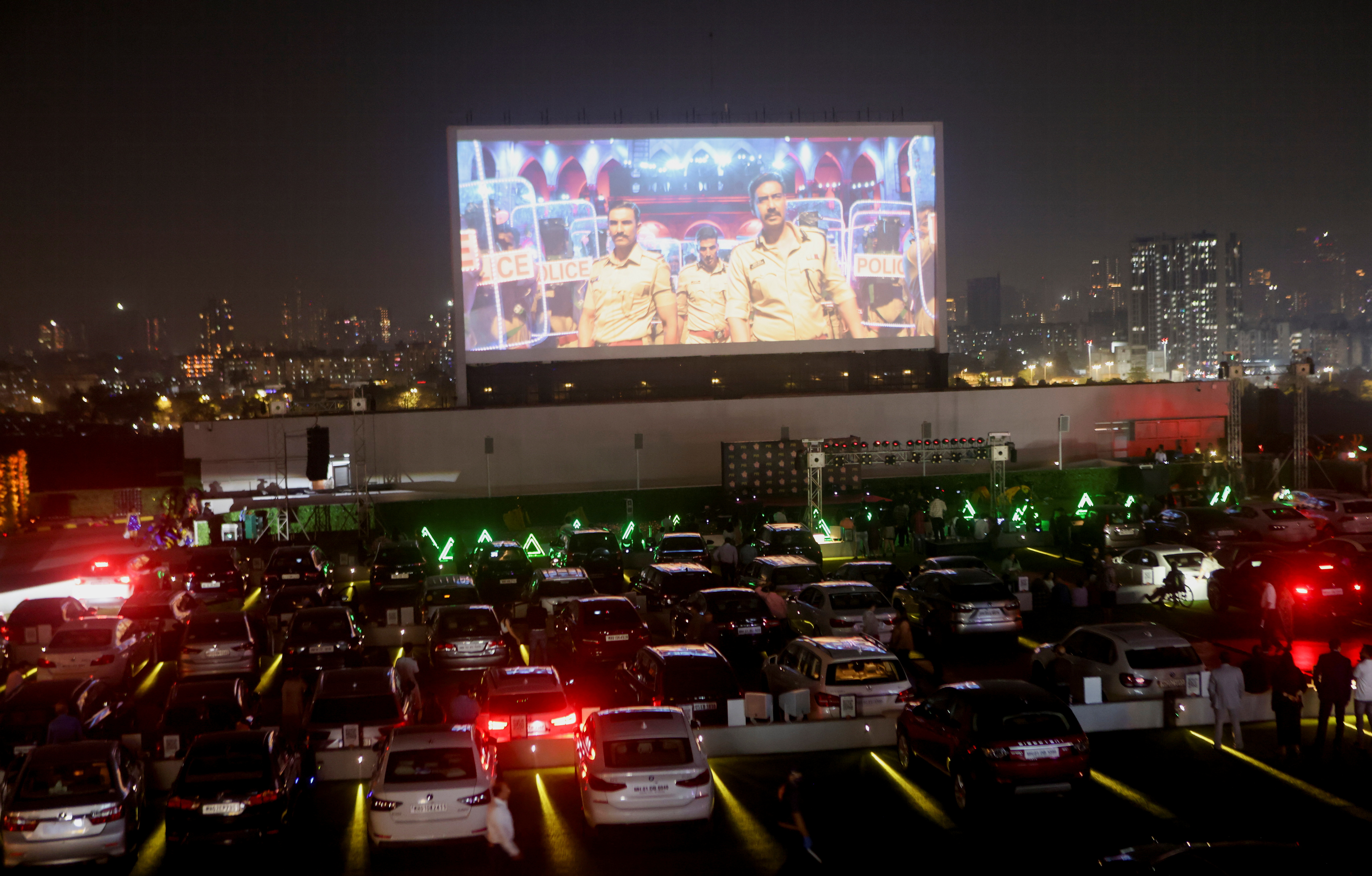 印度：新开业的“汽车电影院”