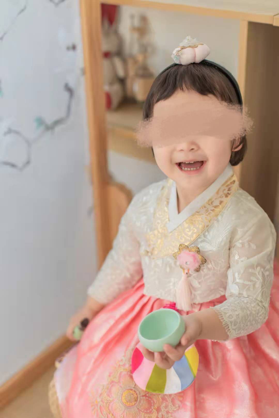 2岁女童被保姆独自留在家中坠亡，检察院对保姆作出不起诉决定 女童家长：已向上级检察院提出申诉