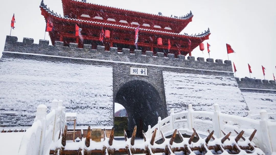 利州接琼宇 风雪鉴古城