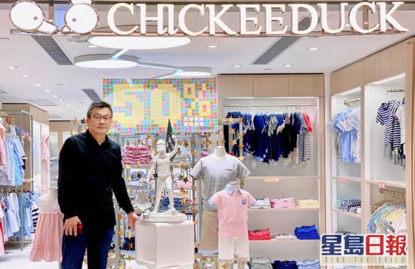 死不悔改！已被舉報的香港童裝店老板又賣起了“煽暴冬裝”，港媒：作死