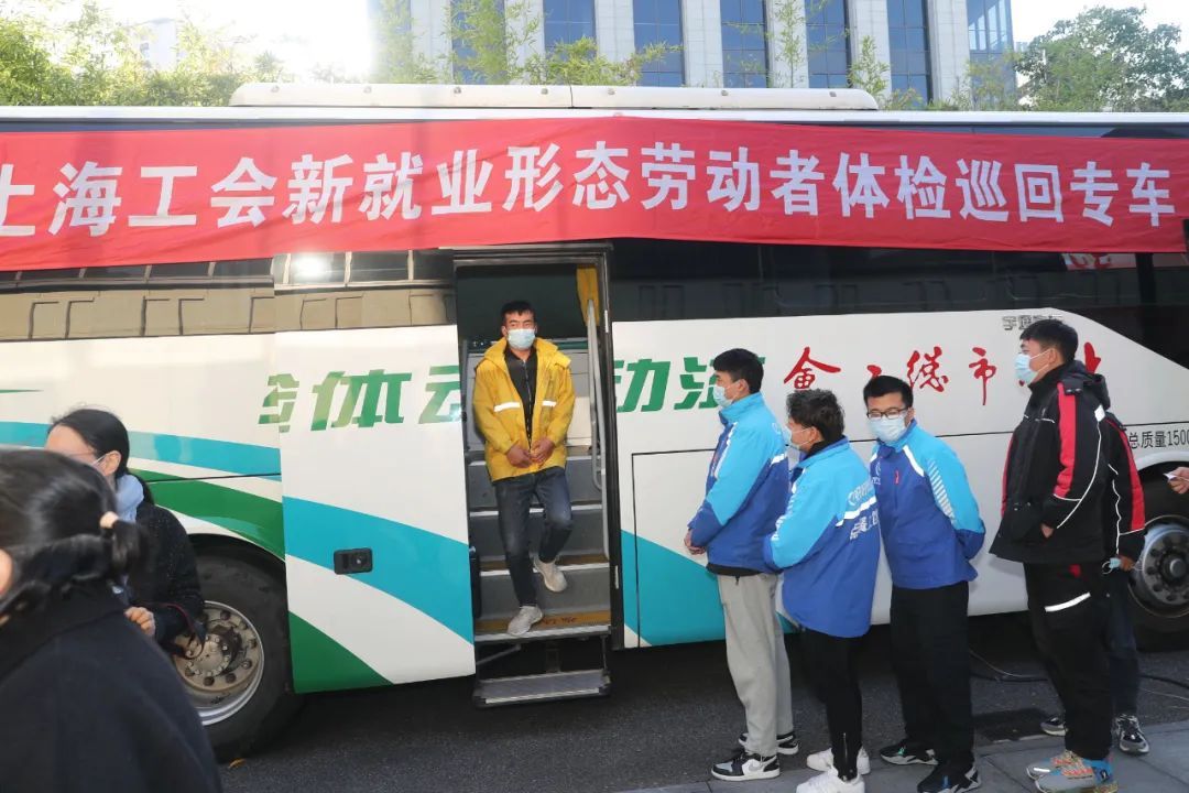送快递小哥什么礼物（快递小哥需要什么礼物）