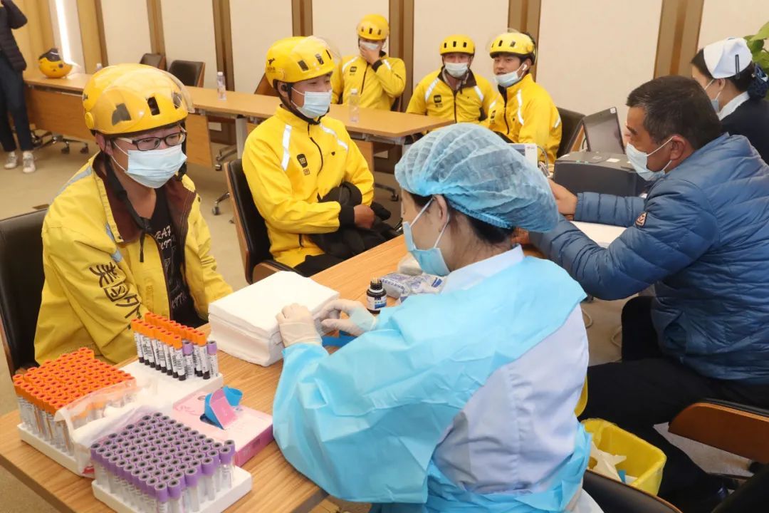 送快递小哥什么礼物（快递小哥需要什么礼物）