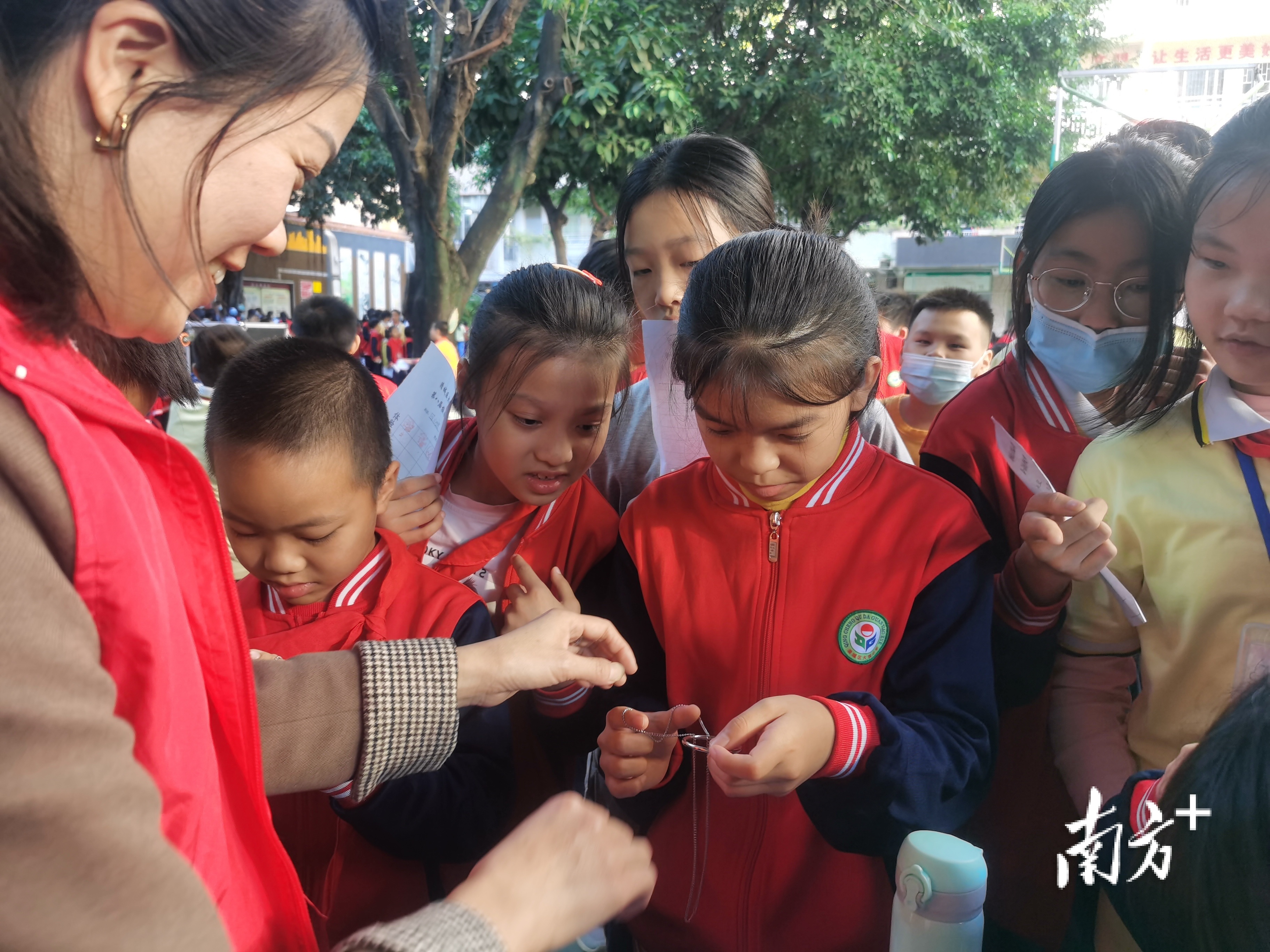 清城区大观小学校园科技节开幕，现场体验(图2)