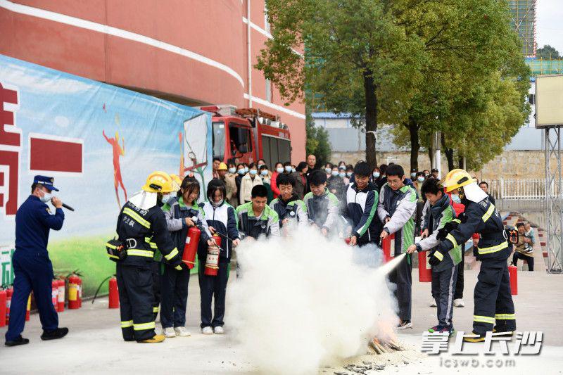 青竹湖湘一外国语学校举行消防疏散演练(图3)