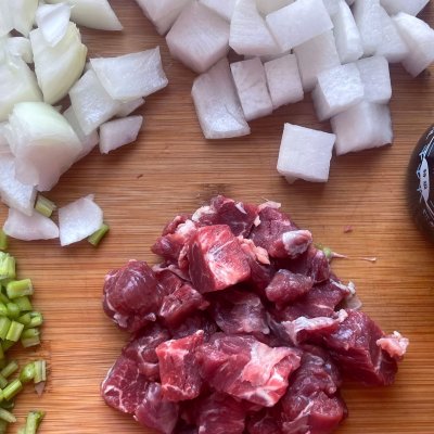 牛肉燜飯,