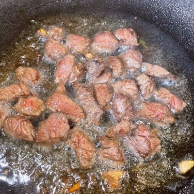 牛肉燜飯,