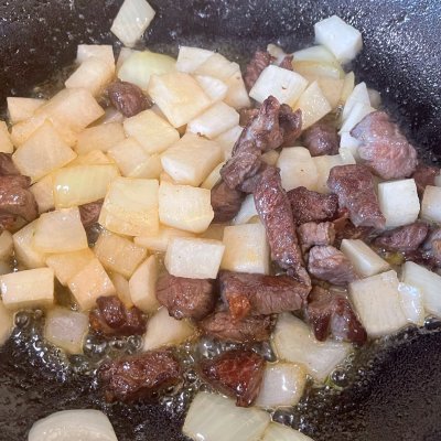牛肉燜飯,