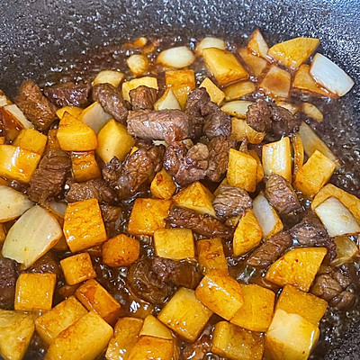 牛肉燜飯,