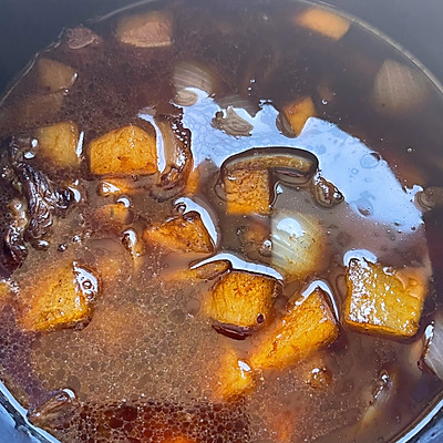 牛肉燜飯,