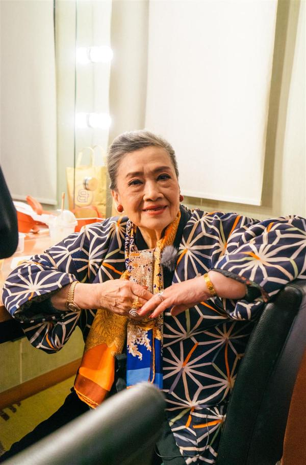 “歌唱家”朱逢博：丈夫死后不愿下葬遗体，痴情守候骨灰14年