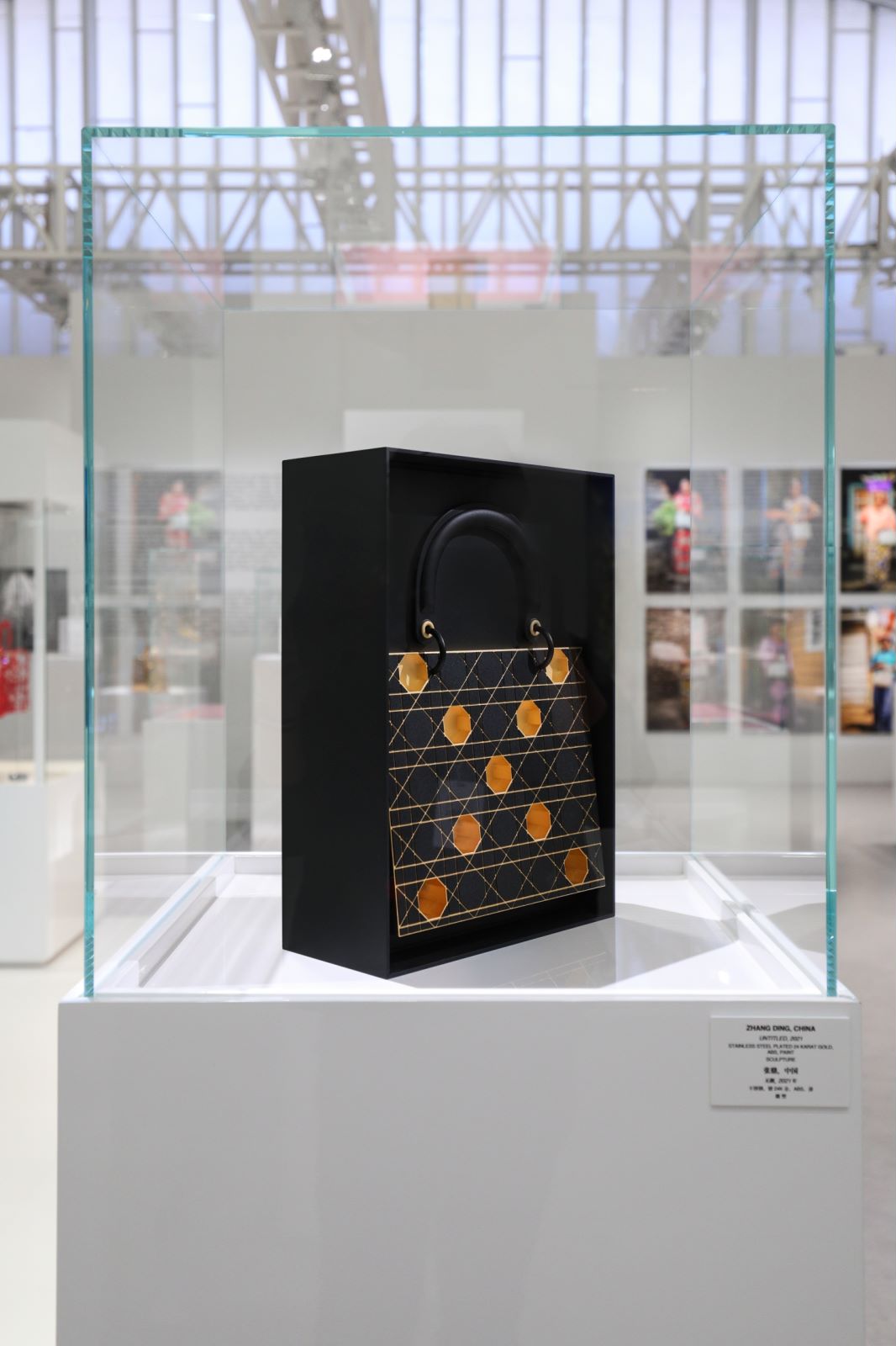 时尚和艺术的关系如何诠释？迪奥做了场重构Lady Dior的展览