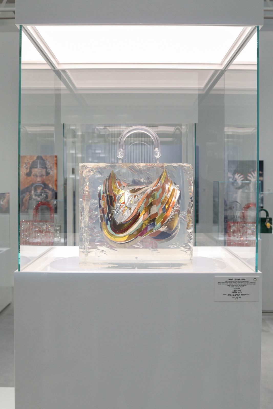 时尚和艺术的关系如何诠释？迪奥做了场重构Lady Dior的展览