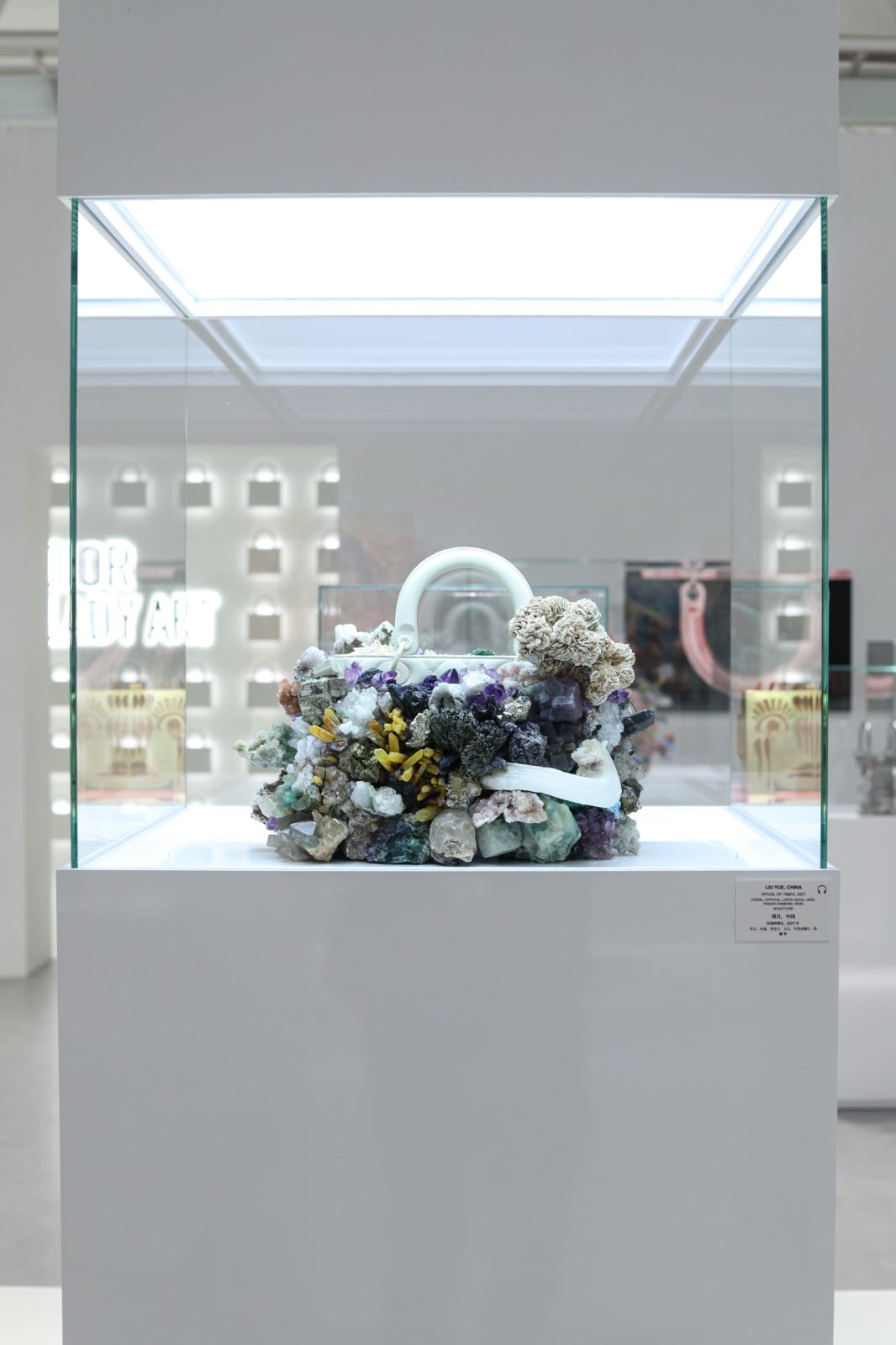 时尚和艺术的关系如何诠释？迪奥做了场重构Lady Dior的展览