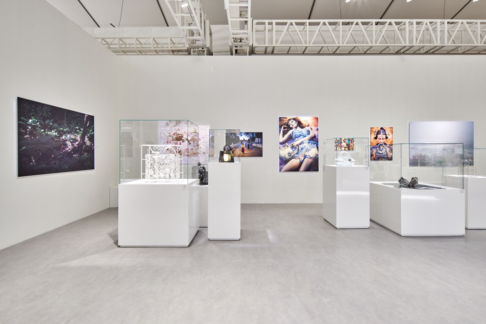 时尚和艺术的关系如何诠释？迪奥做了场重构Lady Dior的展览