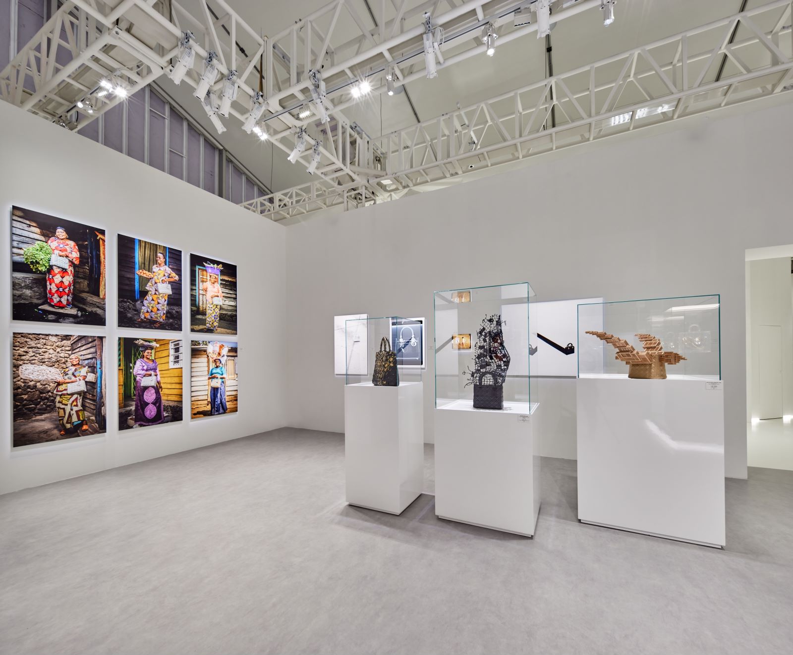 时尚和艺术的关系如何诠释？迪奥做了场重构Lady Dior的展览