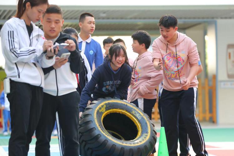 坪山区新合实验学校师生挥洒激情乐享运动(图2)