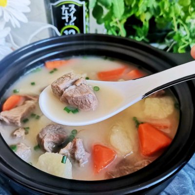 这道胡萝卜山药羊肉汤少不了