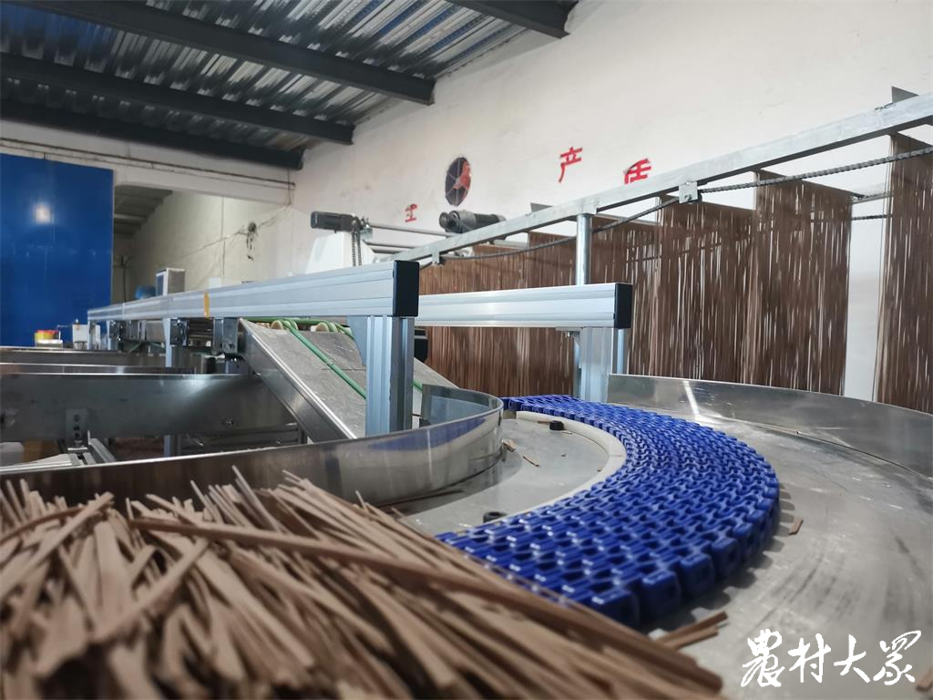 一年擴產(chǎn)兩萬畝，大學(xué)生賣農(nóng)貨有啥不一樣？