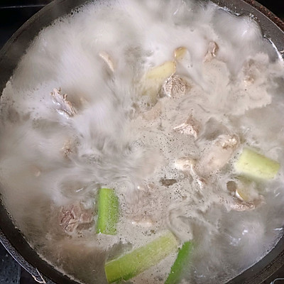 红烧鸭子的家常做法（教你在家做滋补营养下饭的红烧鸭块）