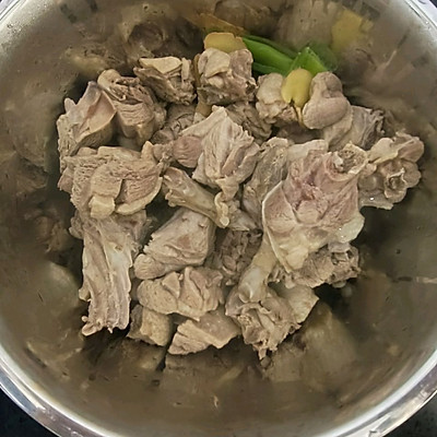 红烧鸭子的家常做法（教你在家做滋补营养下饭的红烧鸭块）