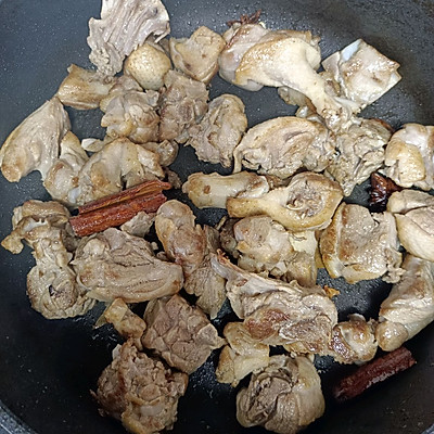 红烧鸭子的家常做法（教你在家做滋补营养下饭的红烧鸭块）