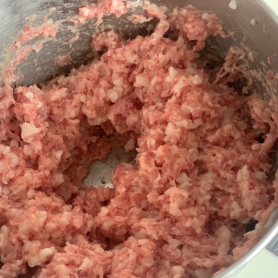 教肉圆的做法（新手也能学会的美味肉圆做法）