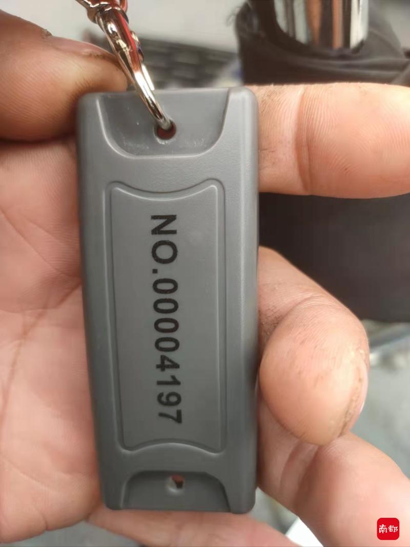 广州一纺织城规定电动车进场须办卡，每张收费50元引质疑