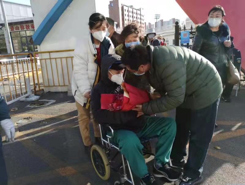 耄耋老党员主动接种加强针，称这是最好的90岁生日礼物