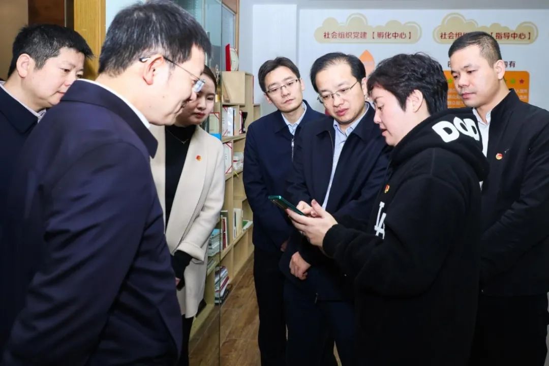 满怀信心 勇毅前行——江苏各级团组织掀起学习宣传贯彻党的十九届六中全会精神热潮